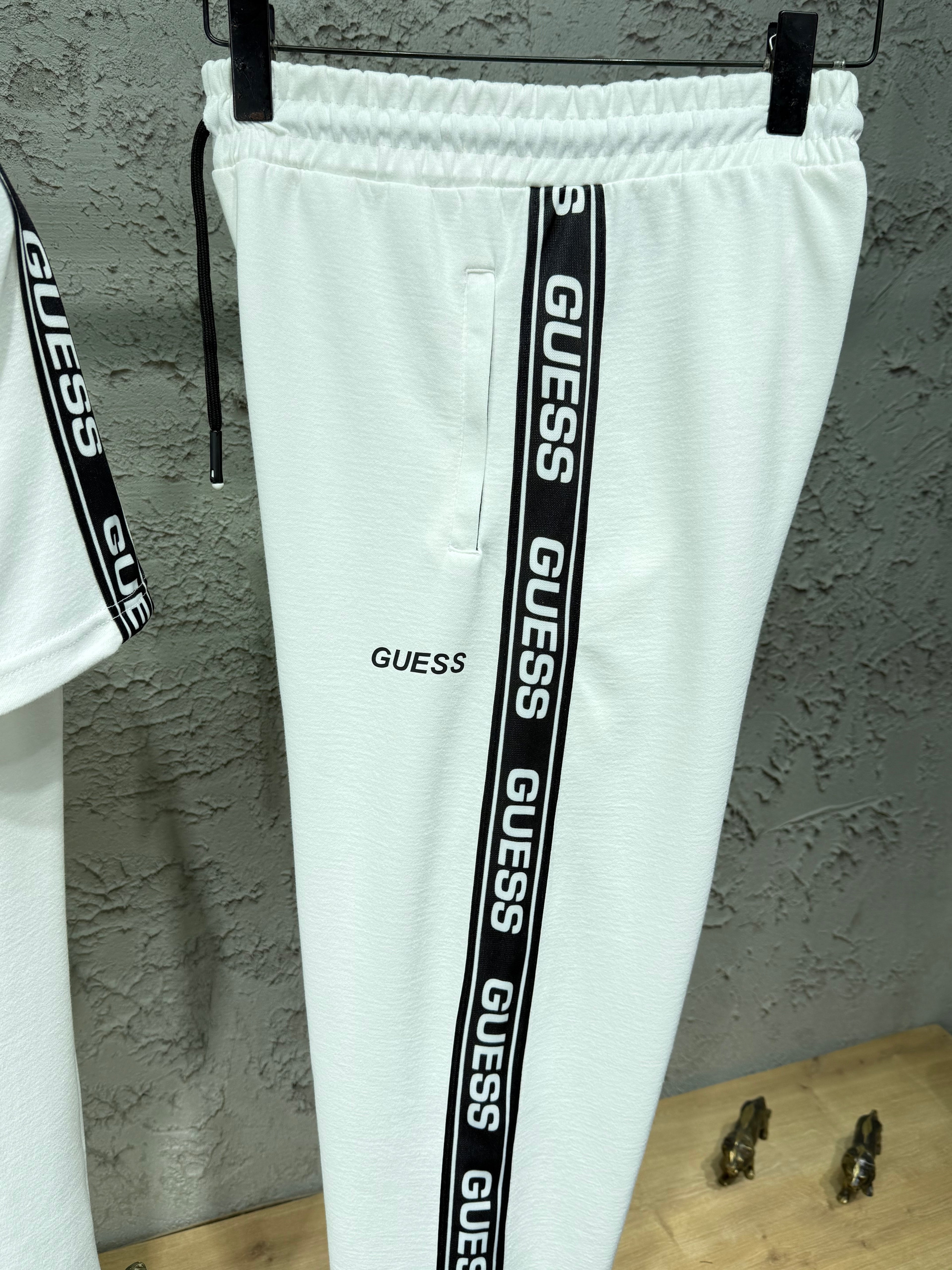 Guess Şeritli Beyaz T-shirt & Eşofman Takımı